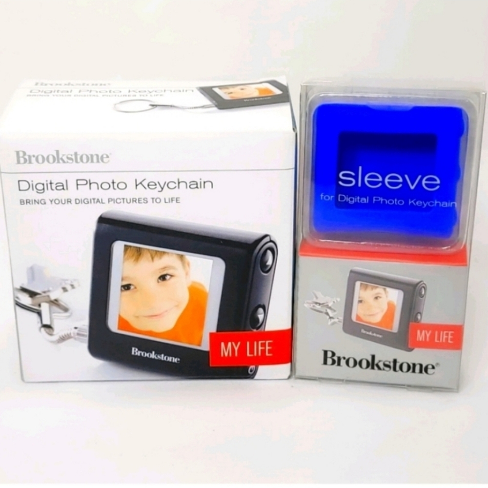 Brookstone Digital Photo Keychain and Sleeve